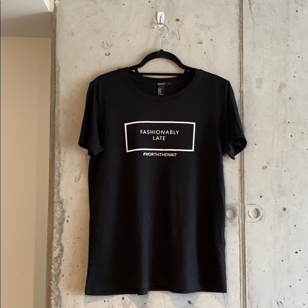 Forever 21 Graphic Fashion Tee | Size M